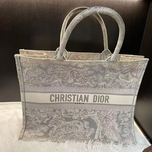 (Preowned) DIOR Tote Zoo Series GM